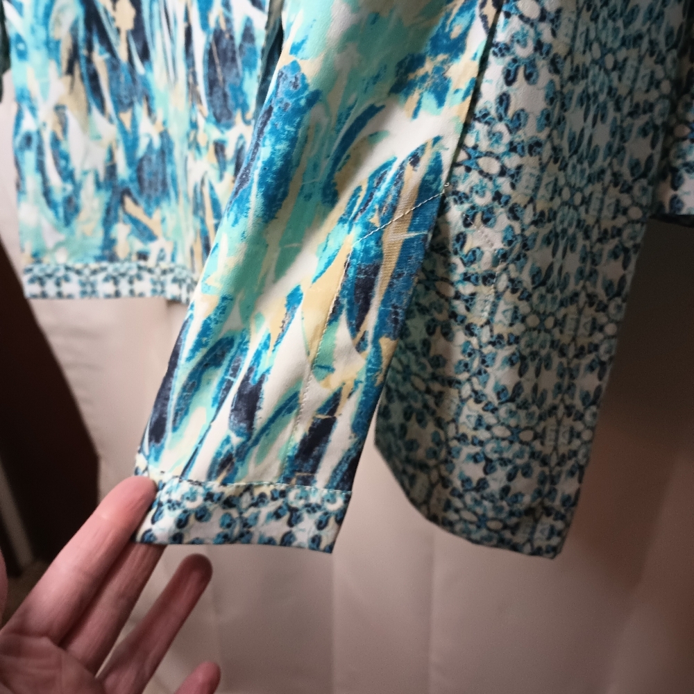 Zozo Womens Plus Artsy Button Up Top 2X Blue Lightweight Abstract Beach - Picture 8 of 10